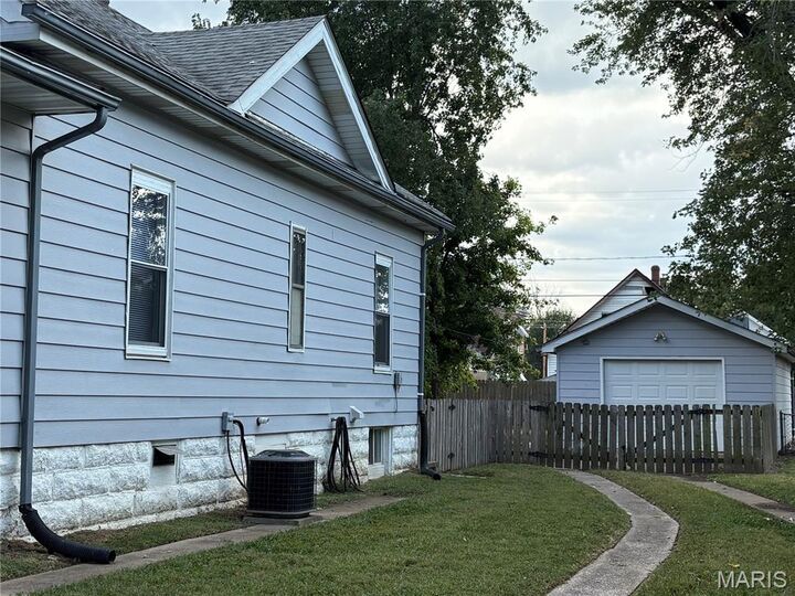 Property Photo:  2246 Edison Avenue  IL 62040 