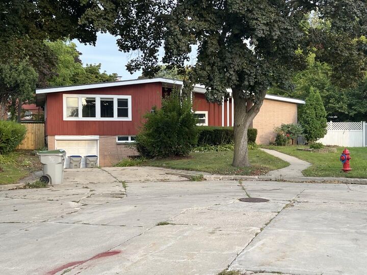 10063 W Grantosa Dr  Milwaukee WI 53222 photo