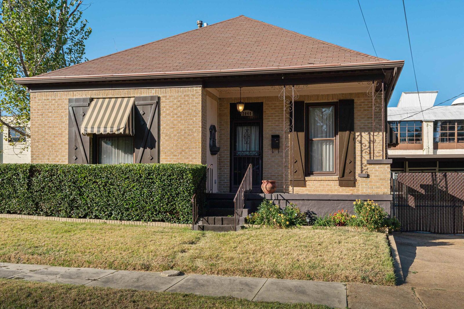 Property Photo:  2040 Elzey Ave  TN 38104 