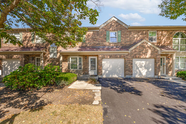 Property Photo:  915 Carlisle Avenue  IL 60559