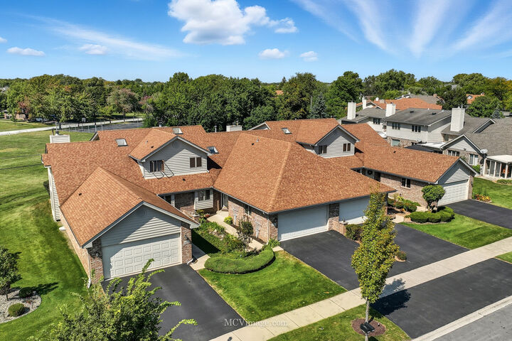 Property Photo:  18434 Lakeview Circle  IL 60477 