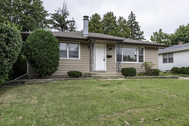 Property Photo:  2712 W Grove Avenue W  IL 60085 