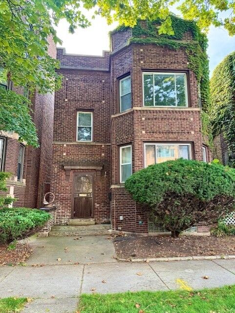 Property Photo: 7810 S East End Avenue 2 IL 60649