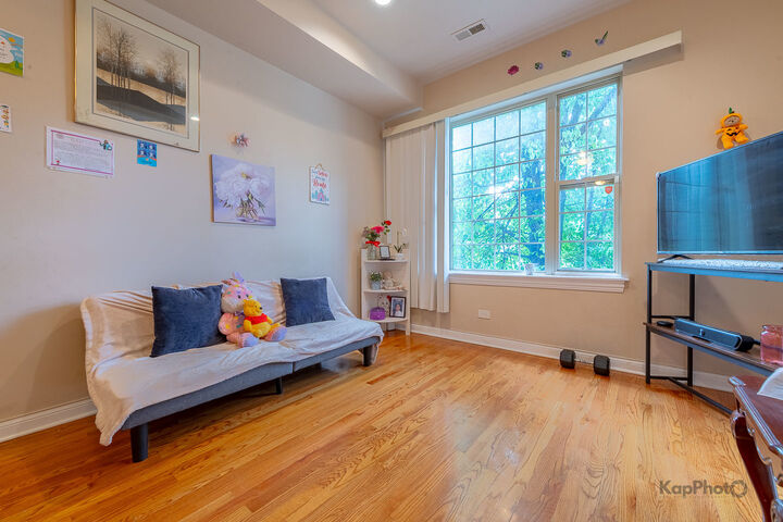 Property Photo:  4024 W Wilcox Street  IL 60624 
