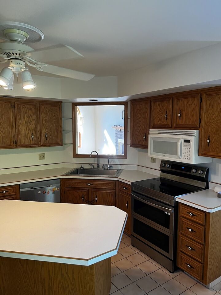 Property Photo: 3051 Fairway Oaks Drive IL 60115