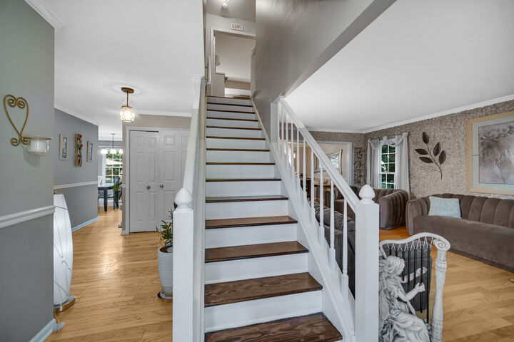 Property Photo: 772 Red Oak Drive IL 60103