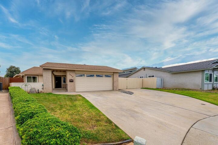 Property Photo:  1549 Robbiejean Place  CA 92019