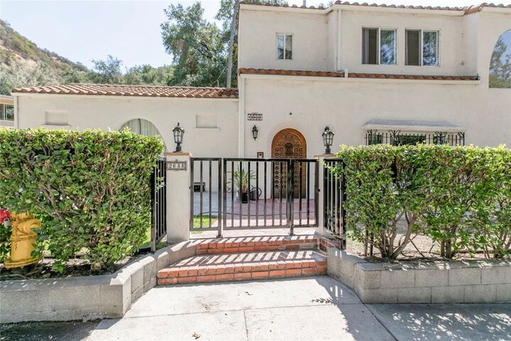 Property Photo:  2644 E Chevy Chase Drive  CA 91206 