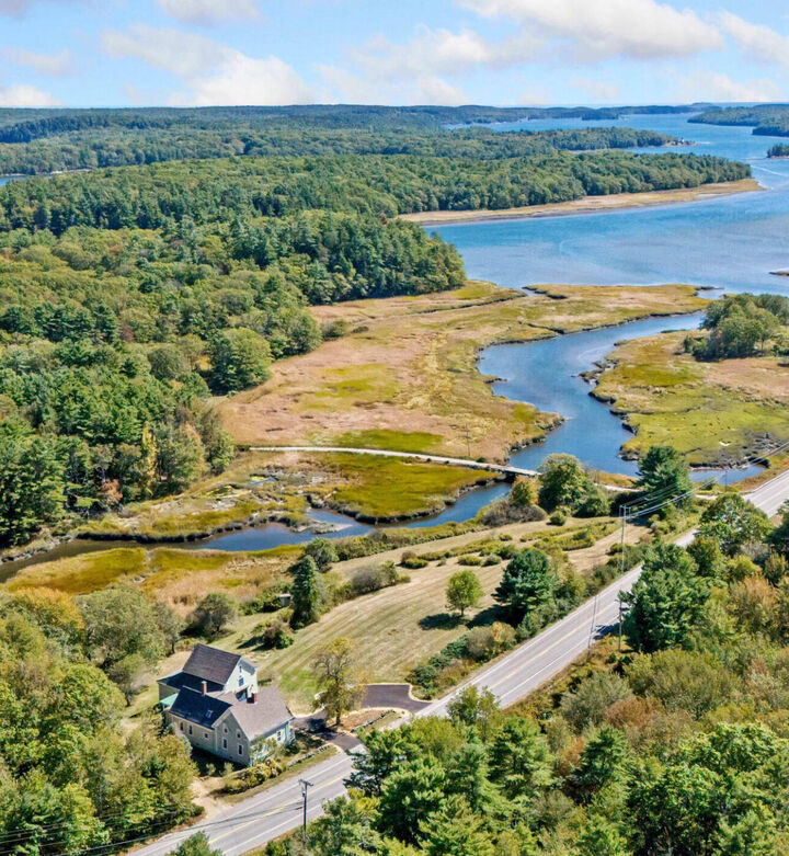 Property Photo:  550 Main Road  ME 04562 