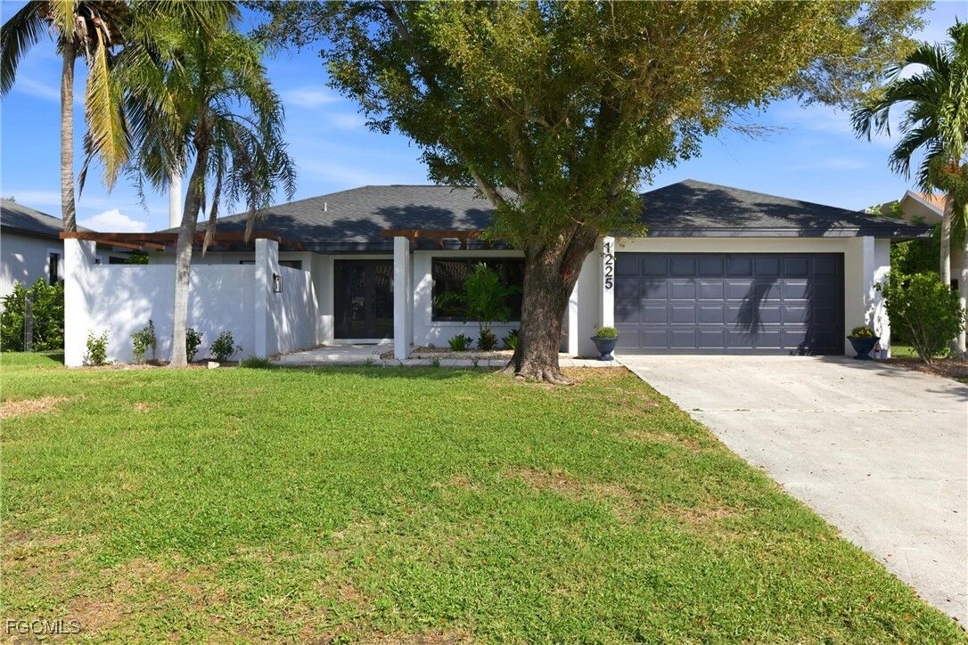 Property Photo:  1225 SW 52nd Street  FL 33914 