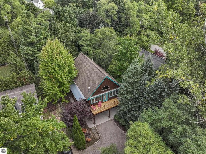525 E Oak  Leland MI 49654 photo