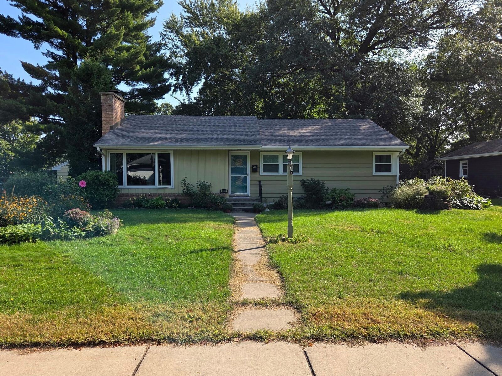 Property Photo:  3916 Hampshire Avenue N  MN 55427 