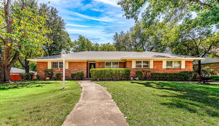 Property Photo:  1203 Springbrook Circle  TX 75115