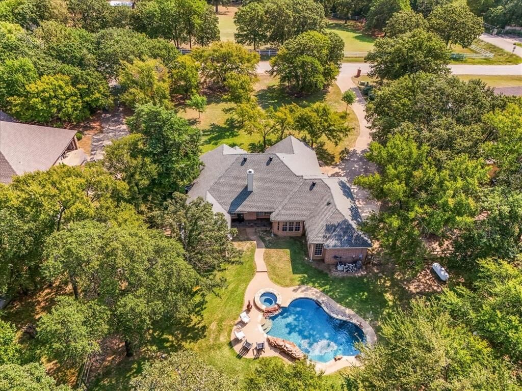 Property Photo: 910 Crystal Cove TX 75068