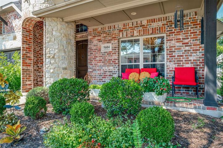 Property Photo: 5604 Hummingbird Lane TX 75069