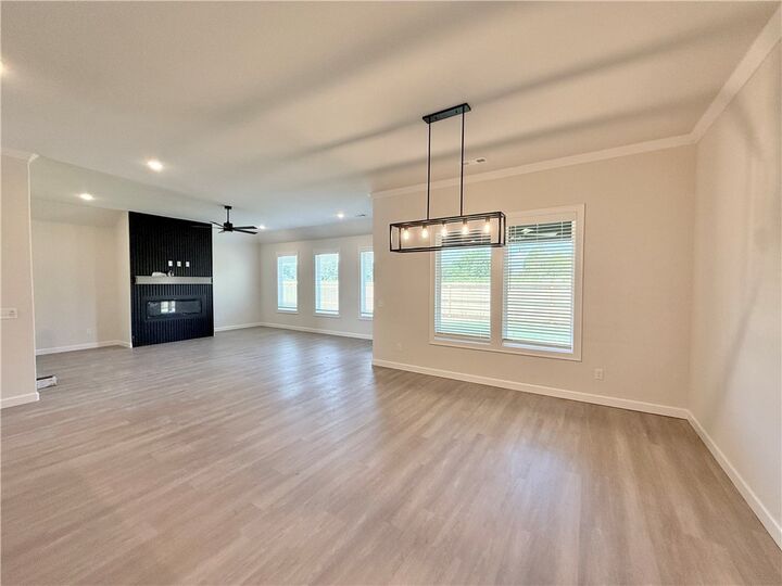 Property Photo: 2112 Silk Street AR 72751