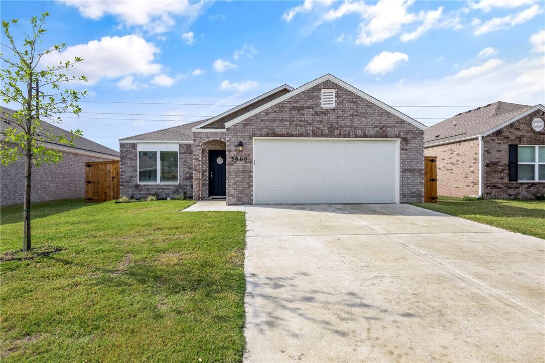 Property Photo:  3000 Wolf Creek Street  AR 72764 
