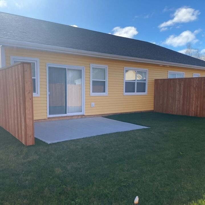 Property Photo:  127 Oak Drive  PE C1A 7Y8 