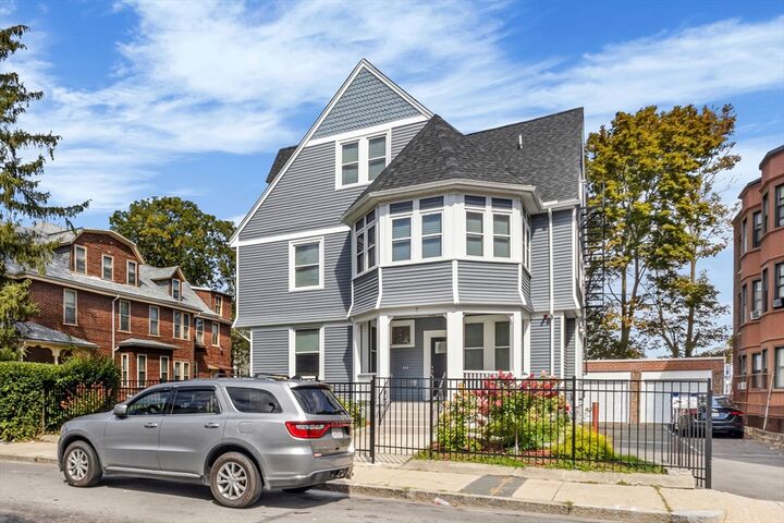 Property Photo:  7 Waumbeck 3  MA 02121 