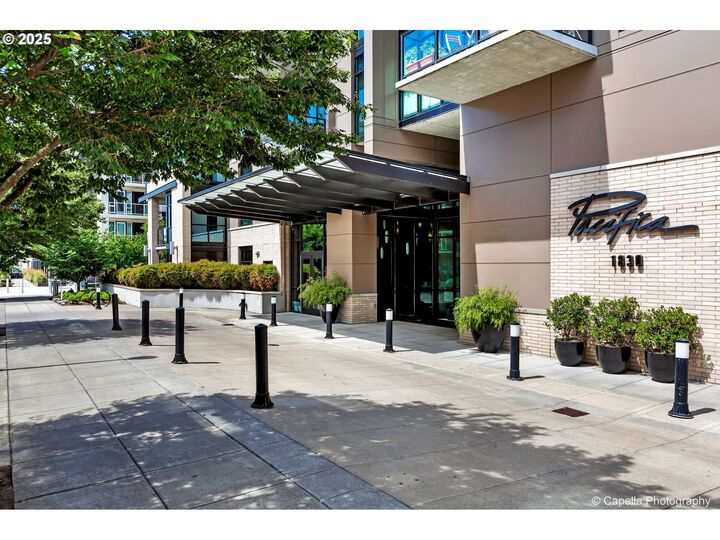 Property Photo:  1830 NW Riverscape St 610  OR 97209 