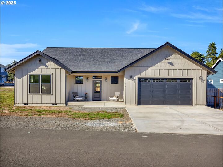 Property Photo:  1054 Picture Pl  OR 97138 