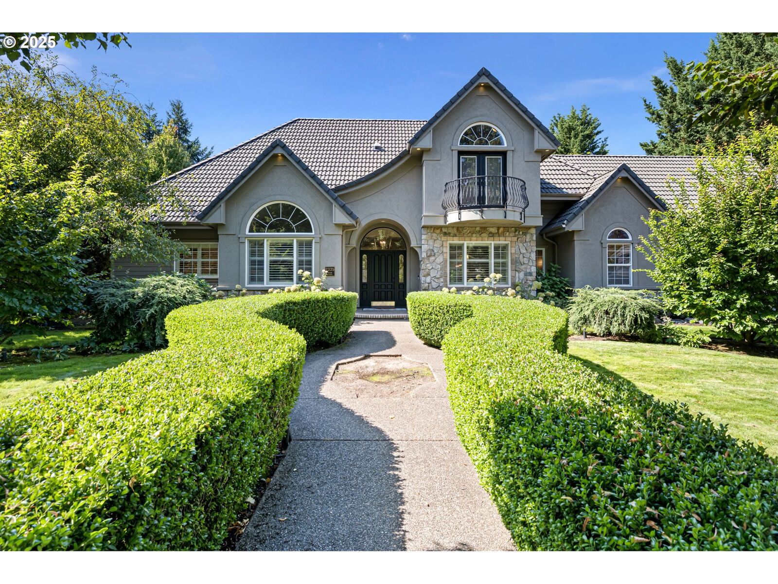 Property Photo:  2335 Devon Ave  OR 97408 