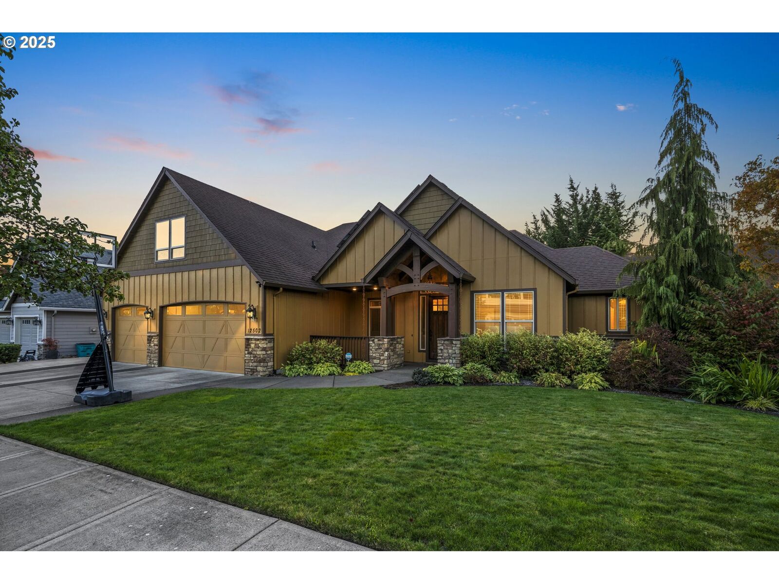Property Photo: 12502 NW 49th Ave WA 98685