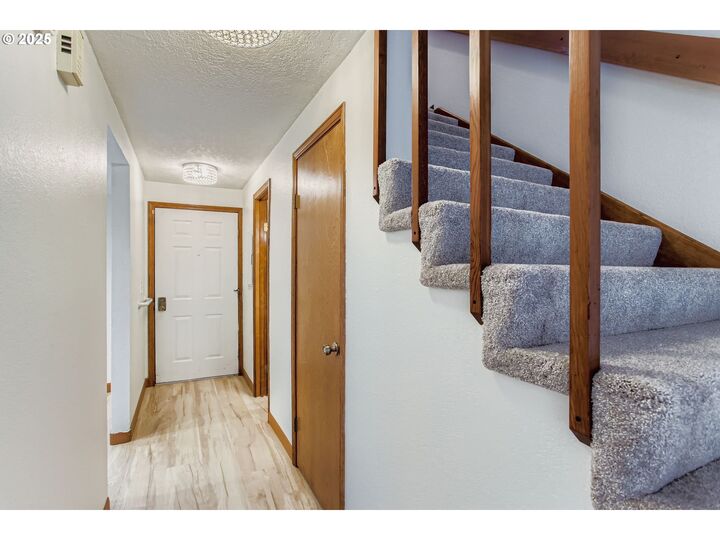 Property Photo:  3248 NE 29th St  OR 97030