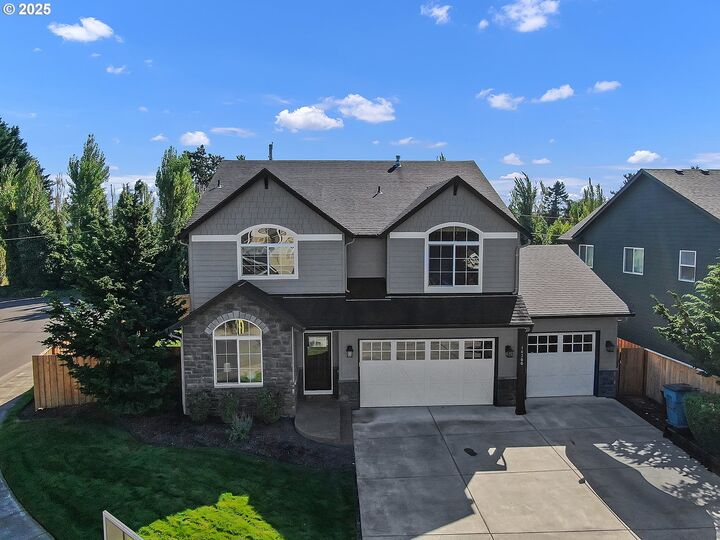Property Photo: 14300 NW 25th Ct WA 98685