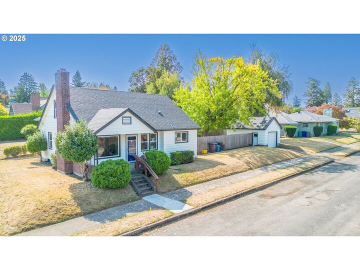 Property Photo:  3736 NE Jessup St  OR 97211 