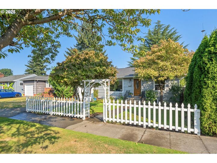 Property Photo:  1210 9th Ave  WA 98632 