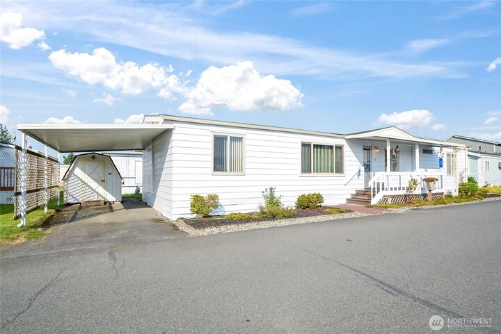 Property Photo:  16600  25th Avenue NE 23  WA 98271 