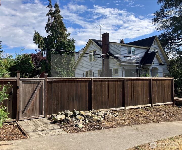 Property Photo:  8710  Dayton Avenue N  WA 98103