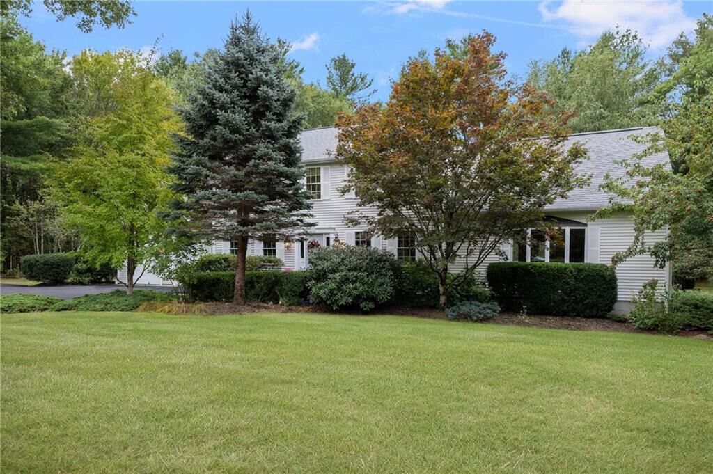 Property Photo:  10 Fellowship Court  RI 02817 