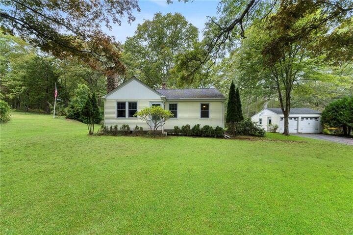 Property Photo:  86 Oak Street  RI 02804 