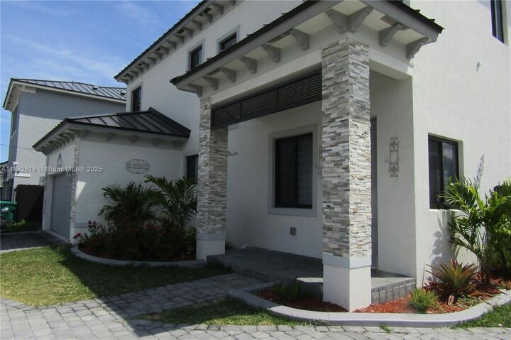 11998 SW 232nd St  Miami FL 33170 photo