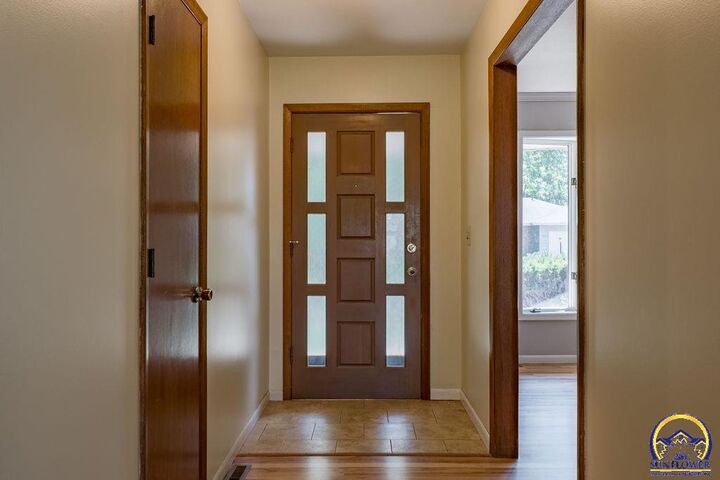 Property Photo: 1512 SW 29th Ter KS 66611