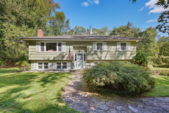 Property Photo:  12 Upper Parish Drive  CT 06883 