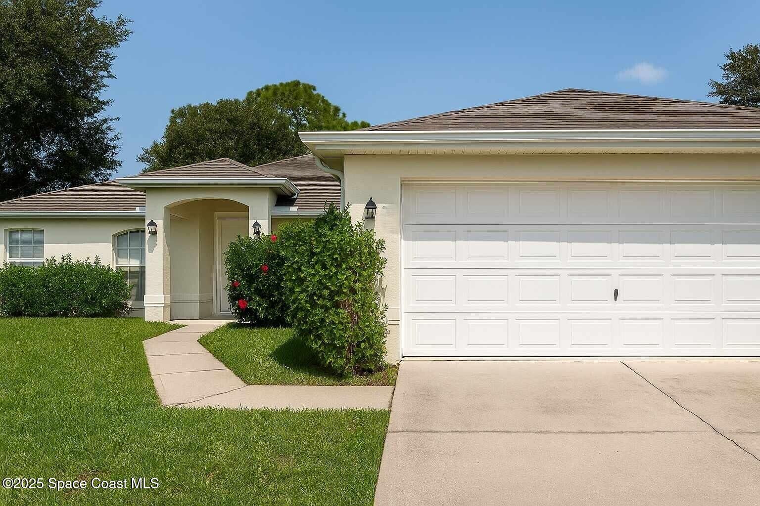 Property Photo:  908 Ulster Avenue SE  FL 32909 