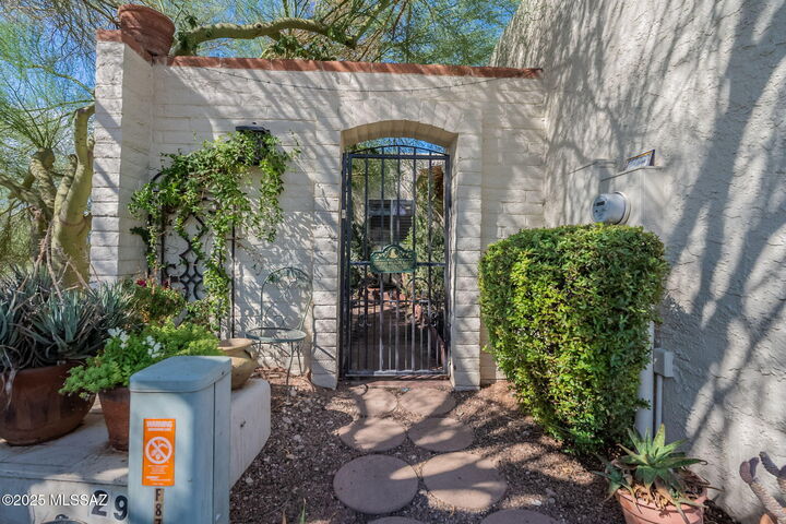 Property Photo:  8701 E Terrace Place  AZ 85710 