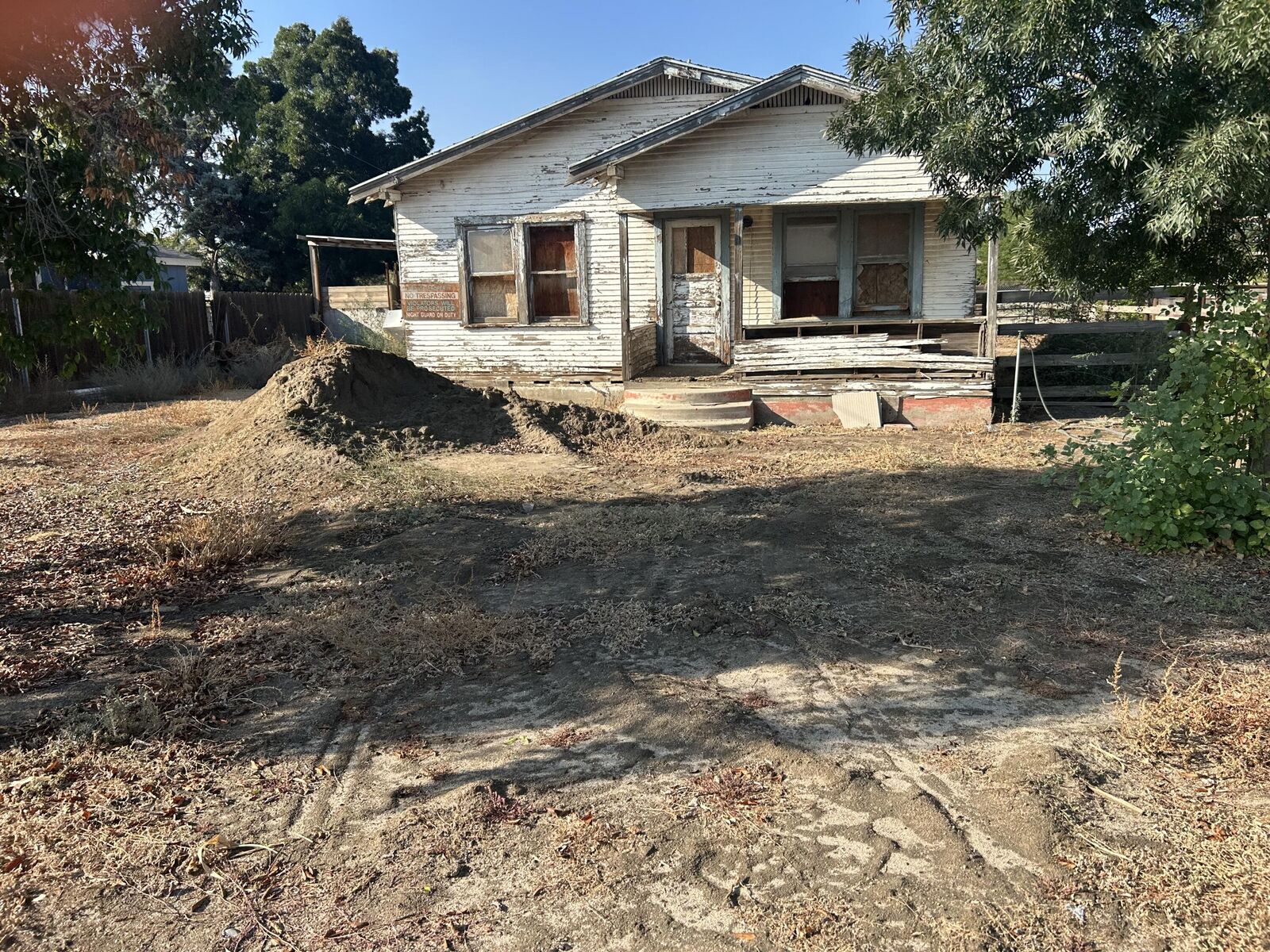 Property Photo: 436 E Addie Avenue CA 93274