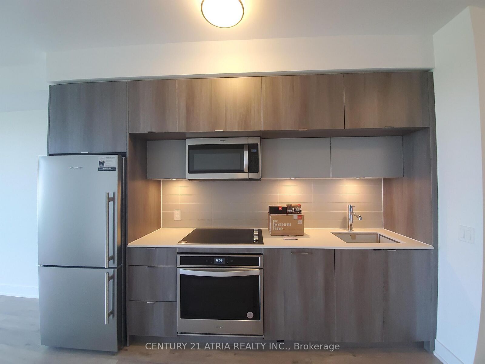 Property Photo:  585 Bloor Street E 2823  ON M4W 0B3 
