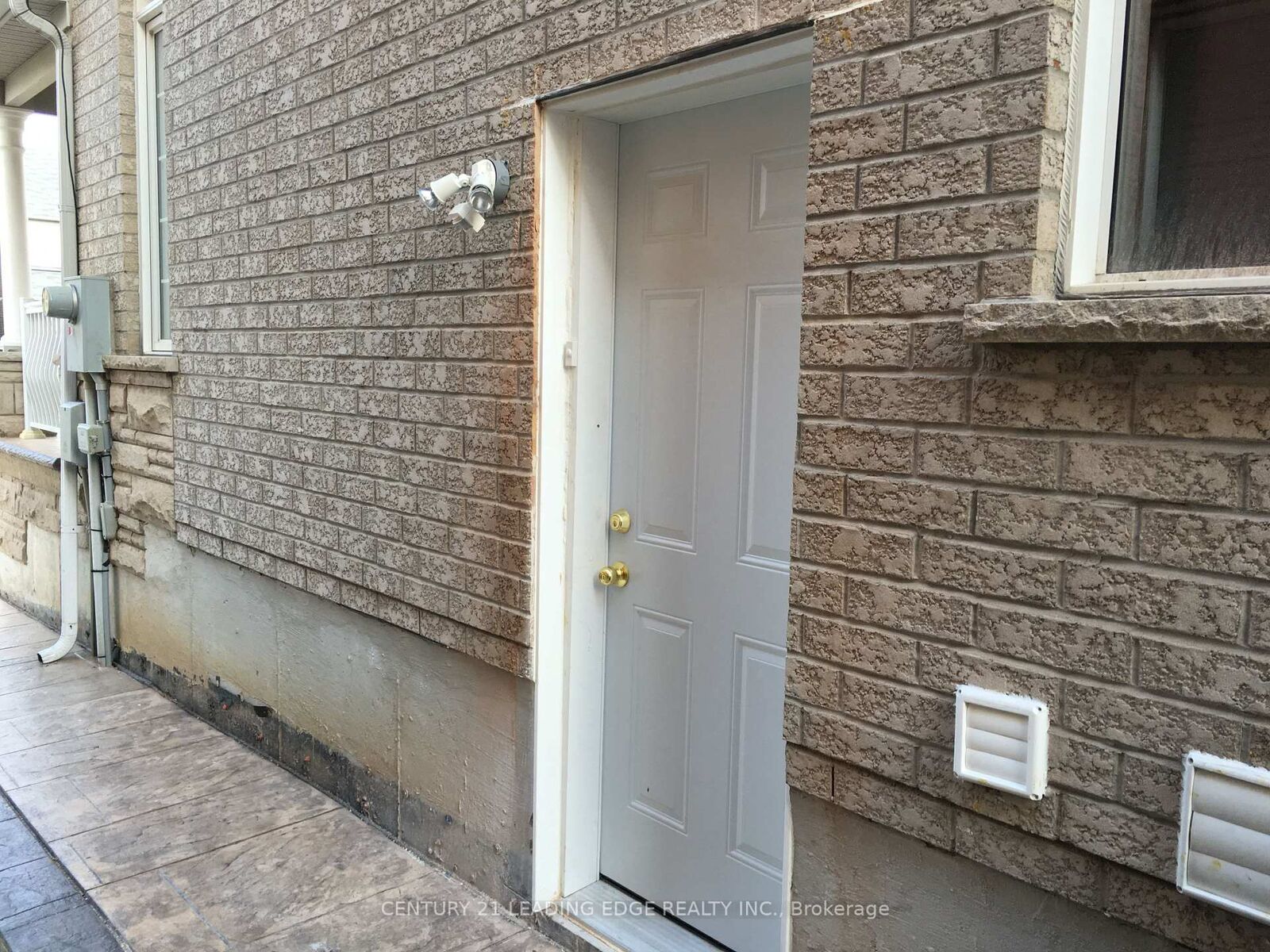 Property Photo:  3175 McDowell Drive Bsmt  ON L5M 6L1 