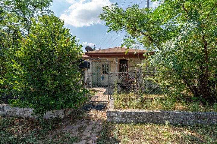 4801 Lott Avenue  Austin TX 78721 photo