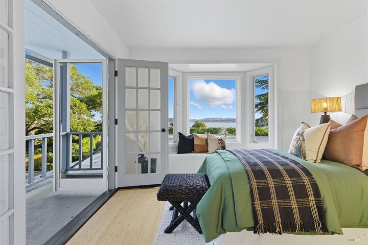 Property Photo: 70 Dunfries Terrace CA 94901