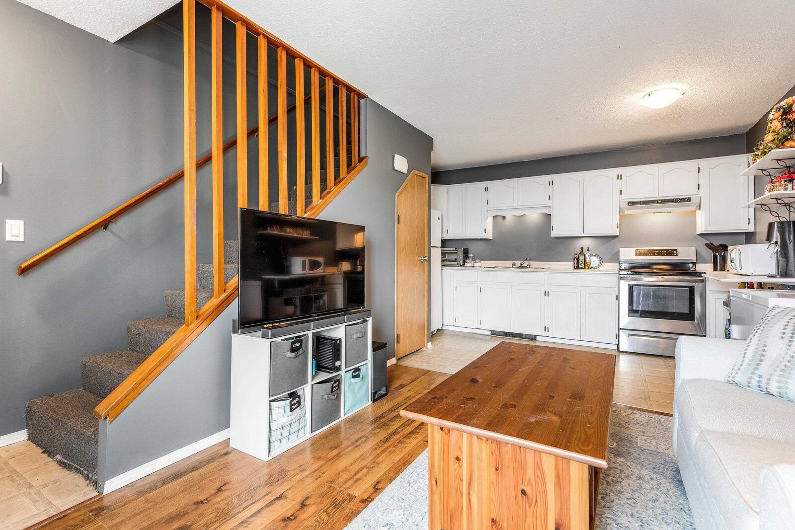 Property Photo: 45882 Cheam Avenue 6 BC V2P 1N6