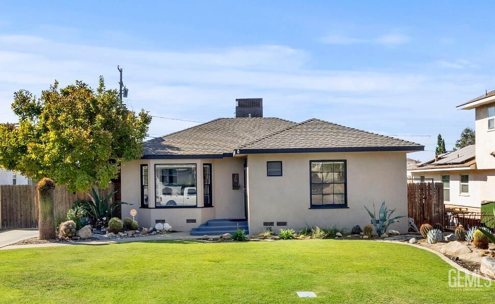 Property Photo:  25 Jeffrey Street  CA 93305 