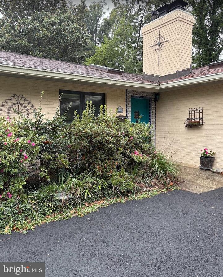 2313 N Tracy Street  Alexandria VA 22311 photo