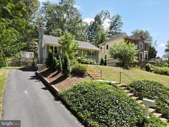 Property Photo: 7103 Valleycrest Boulevard VA 22003