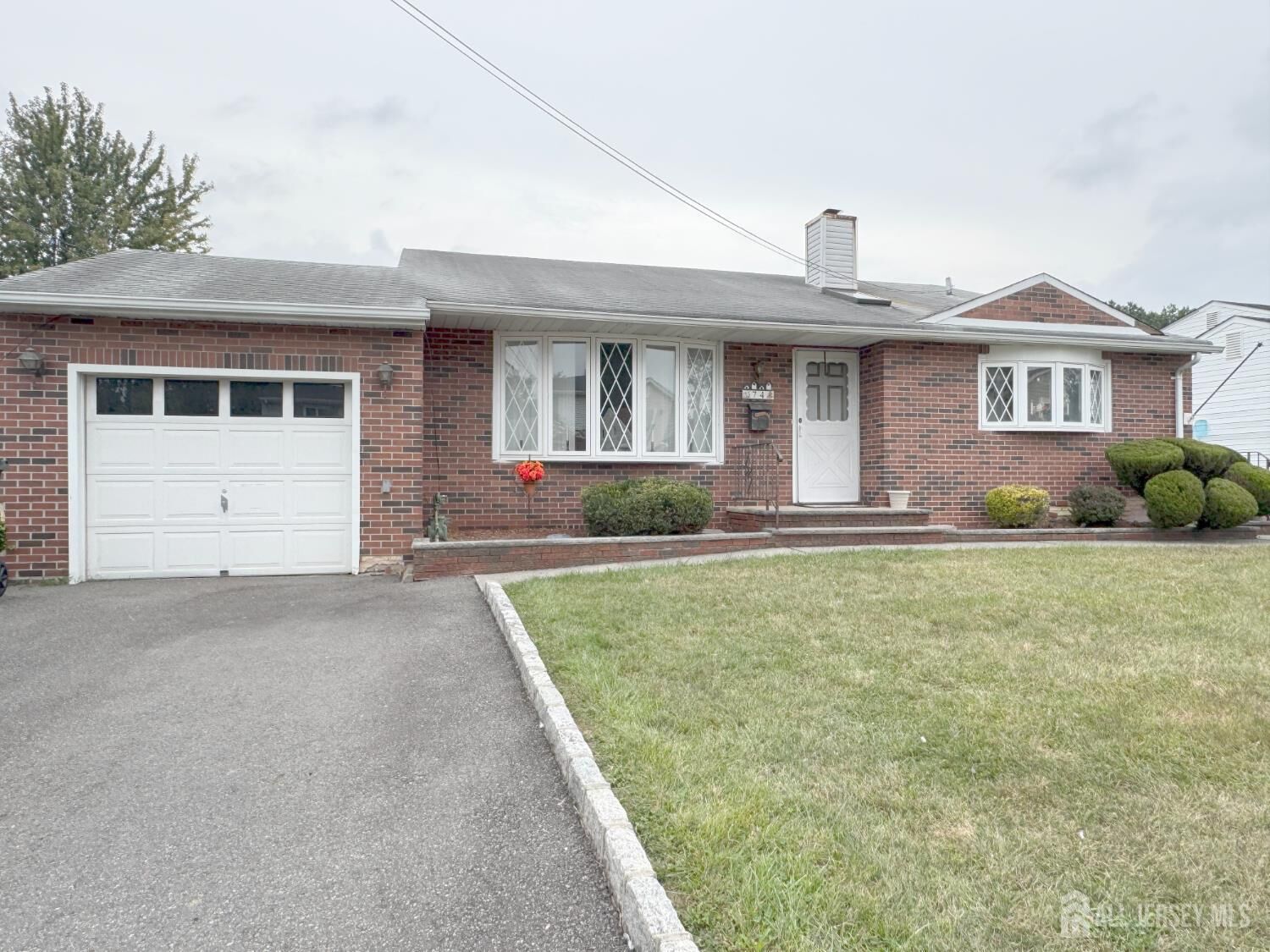 Property Photo:  74 Westminster Road  NJ 07067 